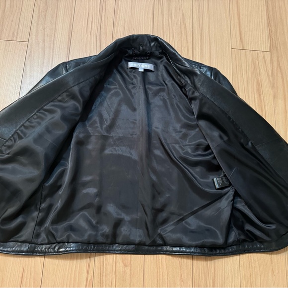 Leather jacket women’s Medium. - Picture 5 of 8